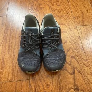 Qc woman, running shoes